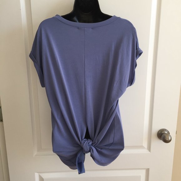 Short sleeve Back Split Top - Picture 6 of 7